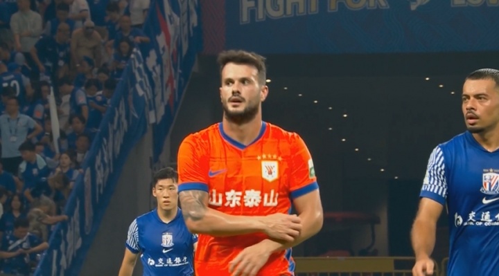 该如何形容😱瓦科47天7战狂轰14球!1次大四喜2次帽子戏法!