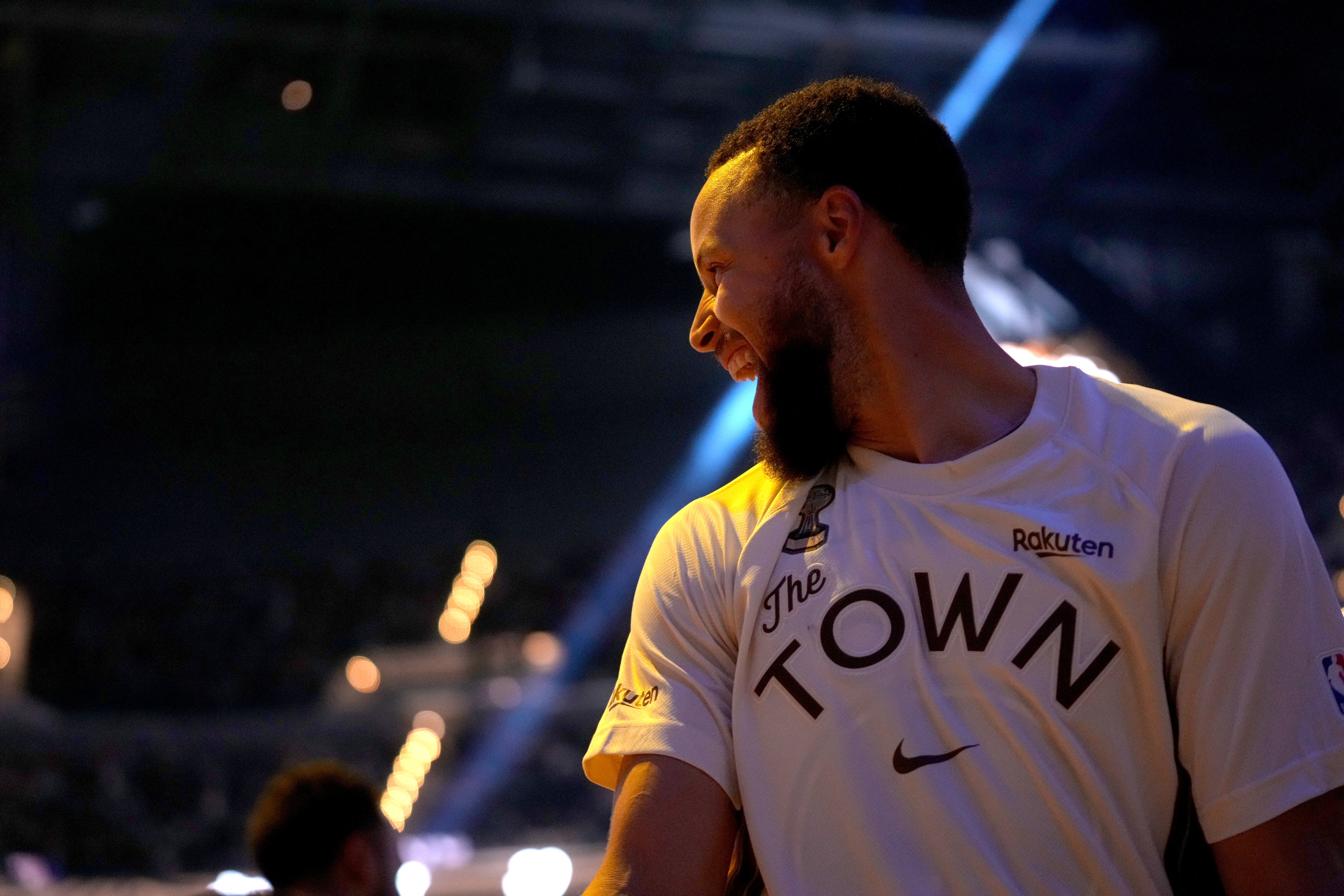 球鞋自由球员！麦迪：库里不需要依靠别的品牌 他自己就是品牌